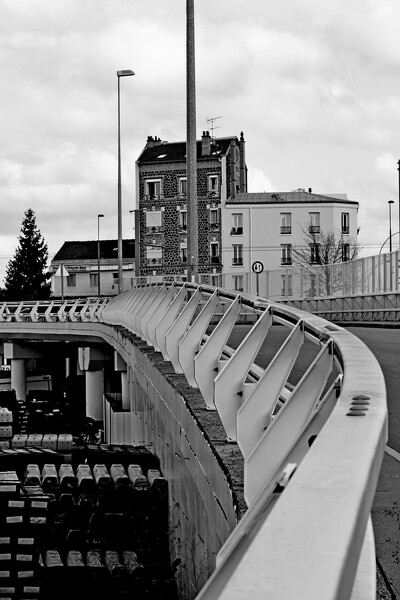 Rampe d'accès noir et blanc.jpg